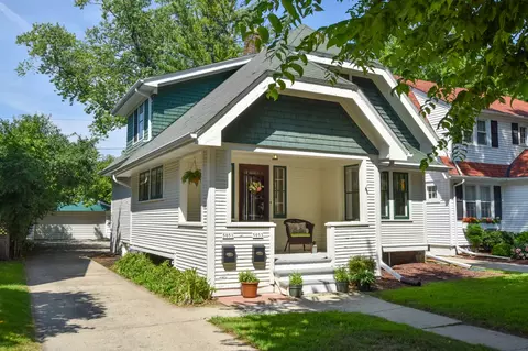 5051 N Hollywood #5053, Whitefish Bay, WI 53217