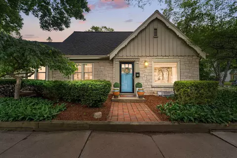 801 E Chateau, Whitefish Bay, WI 53217