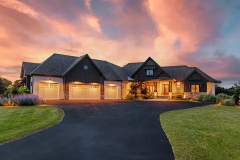 10122 W Farmdale Ests, Mequon, WI 53097