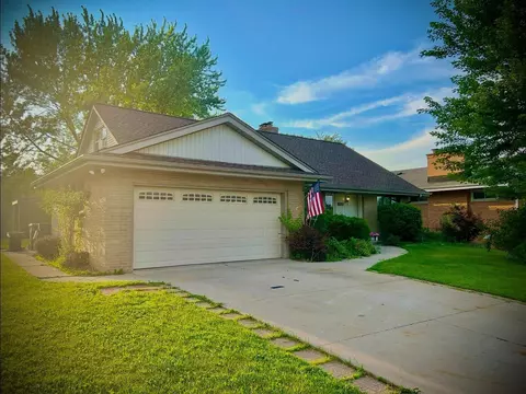 3239 S 121st, West Allis, WI 53227