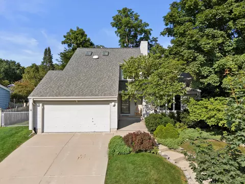 1505 Fox Riv, Waukesha, WI 53189