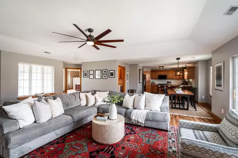 3300 Cedar Holw #D, Waukesha, WI 53188