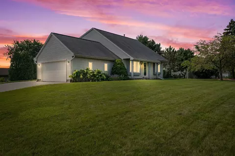 7204 S Countryside, Franklin, WI 53132