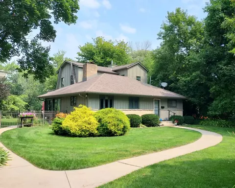 638 W Riverview, Glendale, WI 53209
