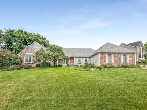 1917 Tree Line, Waukesha, WI 53188