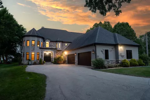 12420 N Lake Shr, Mequon, WI 53092