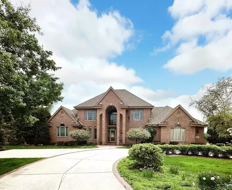 3455 Horseshoe Bnd, Brookfield, WI 53045