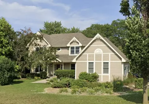 4594 S River Rdg, Greenfield, WI 53228