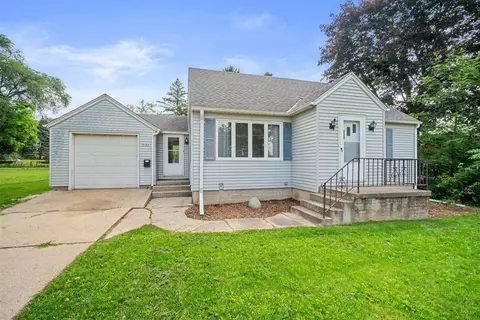 2123 Salisbury, West Bend, WI 53090