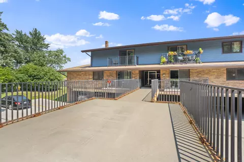 8500 W Waterford #7, Greenfield, WI 53228