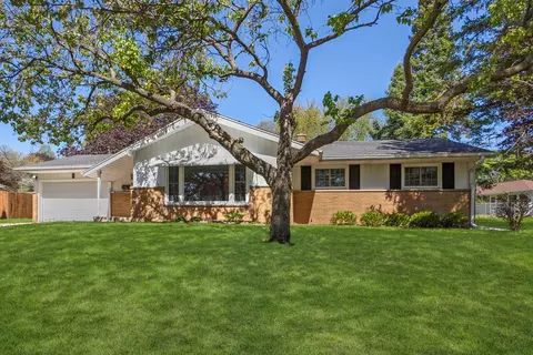 910 Cavalier, Waukesha, WI 53186
