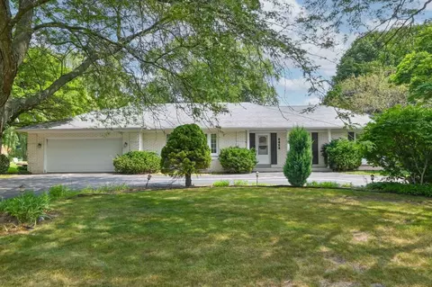 9424 N Waverly, Bayside, WI 53217