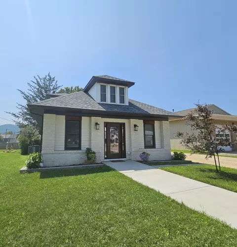 102 Central, Coon Valley, WI 54623