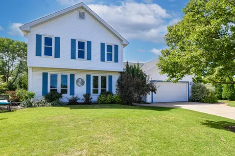 6877 S Tumble Crk, Franklin, WI 53132