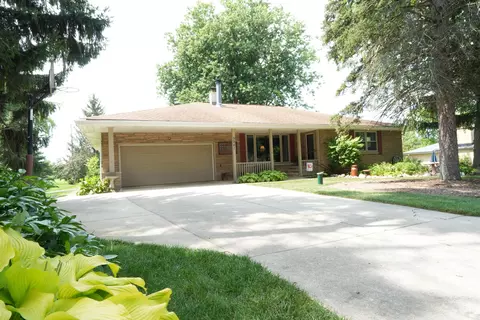 9941 S Mcgraw, Oak Creek, WI 53154