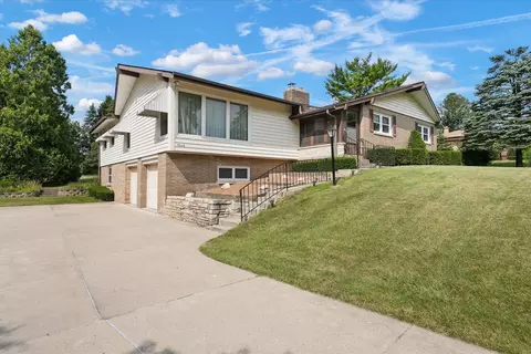 15640 Brookhill, Brookfield, WI 53005