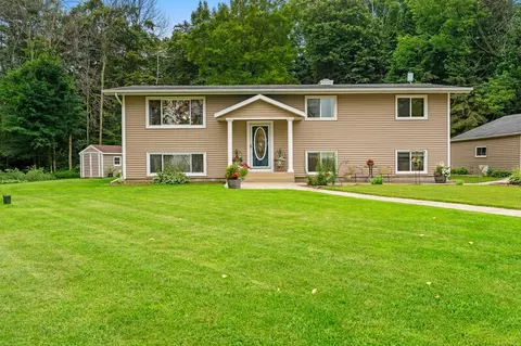 7029 Hillcrest, Kossuth, WI 54220