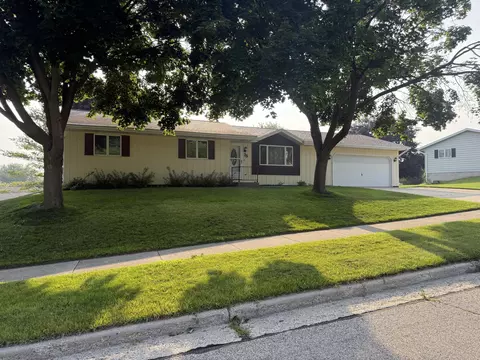 78 Summit, Hartford, WI 53027