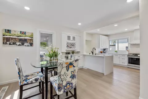 1055 N 68th, Wauwatosa, WI 53213