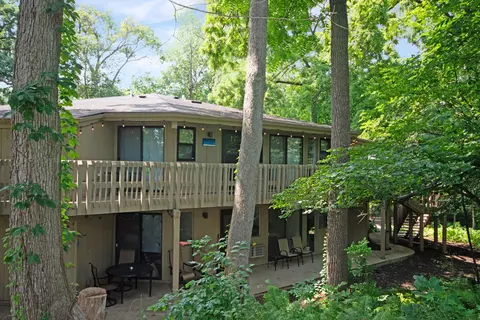 403 Deerpath #F, Fontana, WI 53125