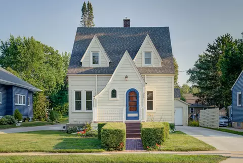 335 W 2nd, Oconomowoc, WI 53066