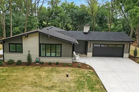 5616 W Cairdel, Mequon, WI 53092
