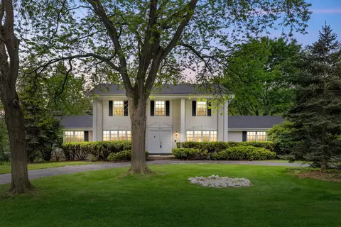15075 Kings Rdg, Brookfield, WI 53005