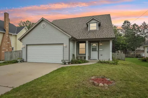 145 S Elm, Oconomowoc, WI 53066