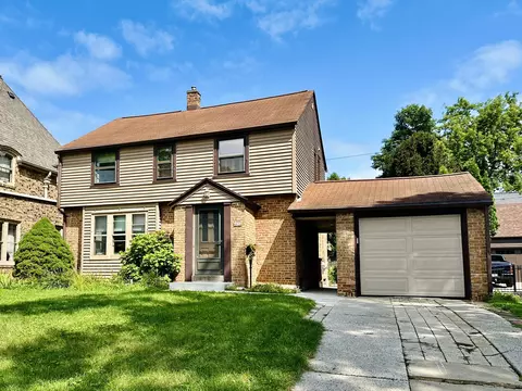 4856 N Woodburn, Whitefish Bay, WI 53217