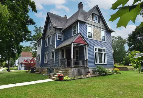7233 Milwaukee #7235, Wauwatosa, WI 53213
