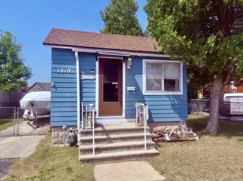 1618 Jackson, Two Rivers, WI 54241