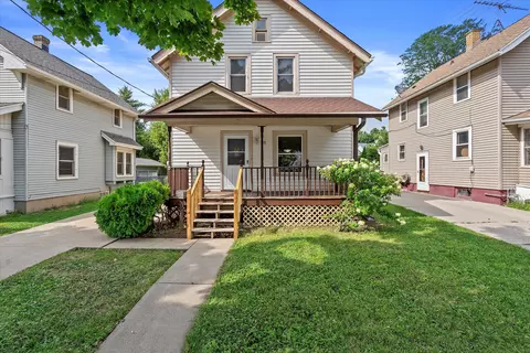 712 W College, Waukesha, WI 53186