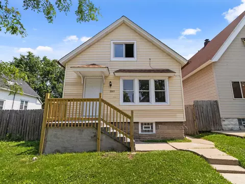 1560 S 26th, Milwaukee, WI 53204