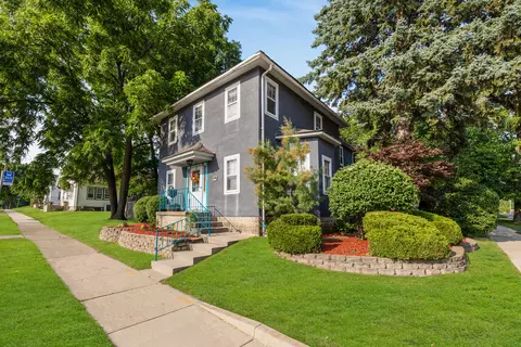 607 Delafield, Waukesha, WI 53188