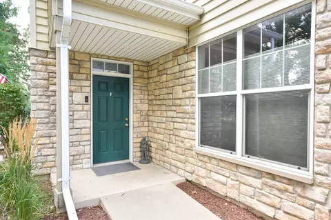 n16w26487 Meadowgrass #F, Pewaukee, WI 53072