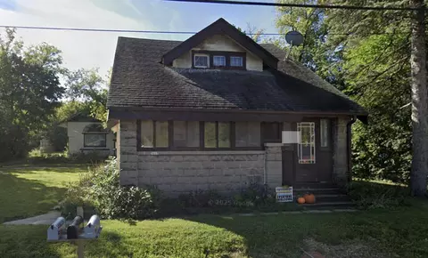 5117 W Donges Bay, Mequon, WI 53092