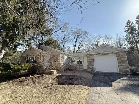 8424 N Fox Croft, Fox Point, WI 53217