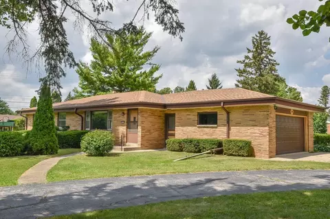 15610 Brookhill, Brookfield, WI 53005