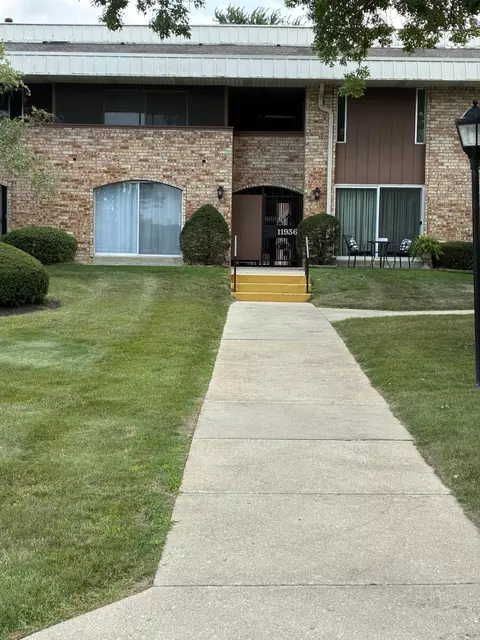 11936 W W Ml #11, Milwaukee, WI 53225