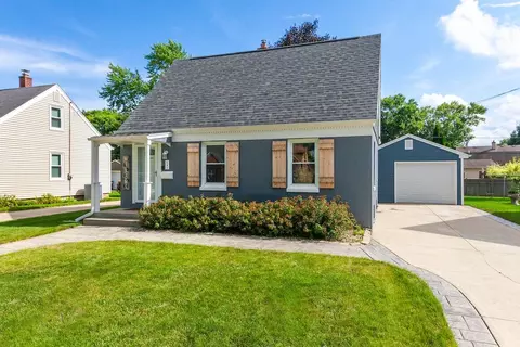 141 W Roberta, Waukesha, WI 53186