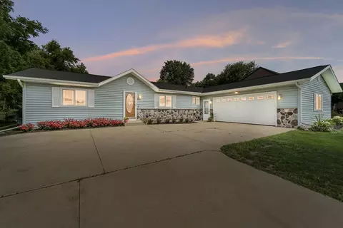 2076 Zuern, Hartford, WI 53027