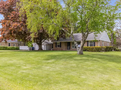 6043 N 118th, Milwaukee, WI 53225