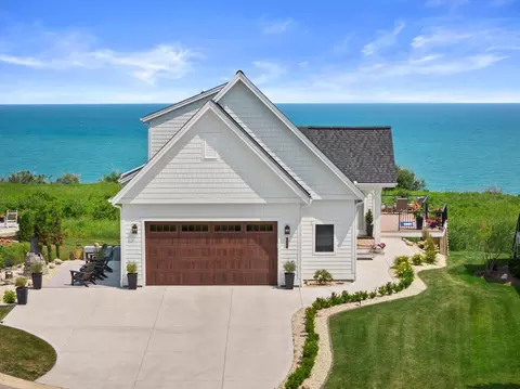 984 Seanma Wynd, Port Washington, WI 53074