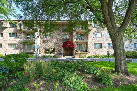 1730 W Green Tree #208, Glendale, WI 53209