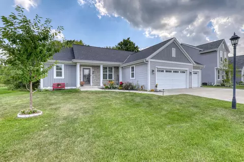 2837 Oakmont, East Troy, WI 53120