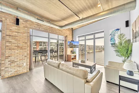 210 S Water #420, Milwaukee, WI 53204
