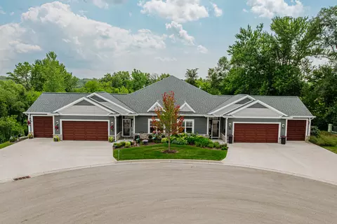 166 Phantom Lk, Mukwonago, WI 53149