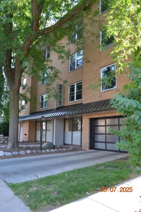 2121 N Cambridge #207, Milwaukee, WI 53202