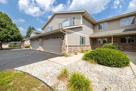 723 Stoney Crk #3, West Bend, WI 53095