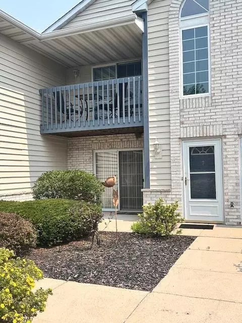 w240n2532 E Parkway Mdw #4, Pewaukee, WI 53072